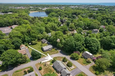 20 Peterson Rd, Falmouth, MA 02540