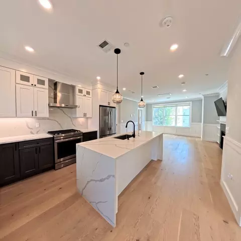 113 Beacon St #B, Somerville, MA 02143