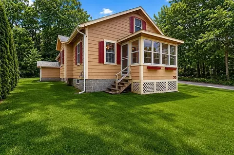 70 Groveland St, Abington, MA 02351