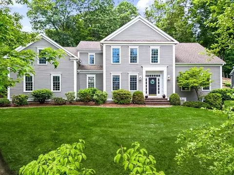13 Hearthstone Rd, Hopkinton, MA 01748