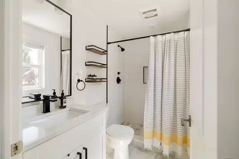 Bath - 51 Bryant St #51, Everett, MA 02149 photo 1 of 2