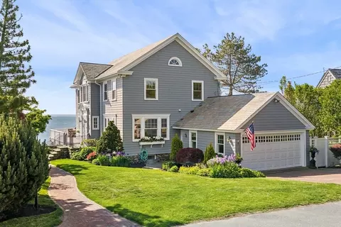 16 Coolidge Rd, Marblehead, MA 01945