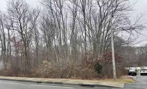 36 Lake Pkwy, Webster, MA 01570 photo 4