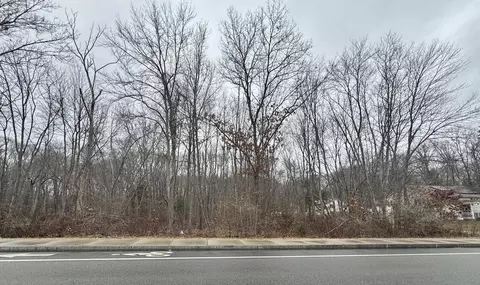36 Lake Pkwy, Webster, MA 01570 photo 3