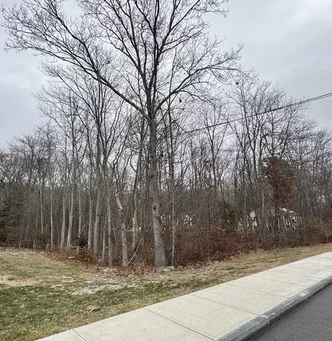 36 Lake Pkwy, Webster, MA 01570 photo 2