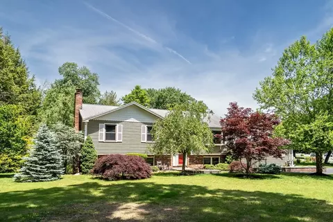 2 Sandspur Ln, North Reading, MA 01864