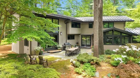 6 Baldwin Cir, Weston, MA 02493