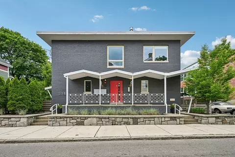 7 Howard St #4, Salem, MA 01970