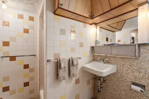 Bath - 12 Ruby Rd, Saugus, MA 01906 photo 3 of 3