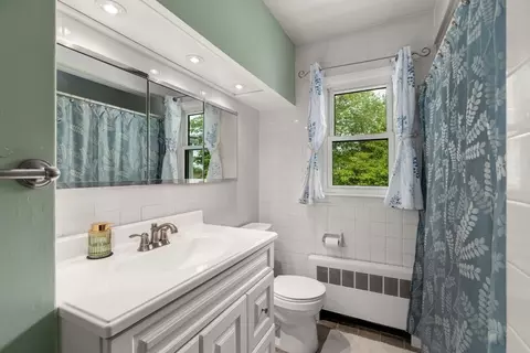 Bath - 12 Ruby Rd, Saugus, MA 01906 photo 2 of 3