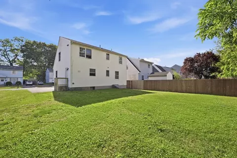 Exterior - 164 Arnold Ave, Springfield, MA 01119 photo 6 of 7