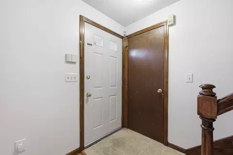 Entry Way - 164 Arnold Ave, Springfield, MA 01119 photo 2 of 3