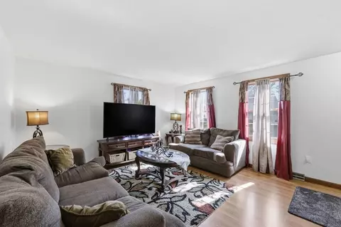 Living - 164 Arnold Ave, Springfield, MA 01119 photo 1 of 2