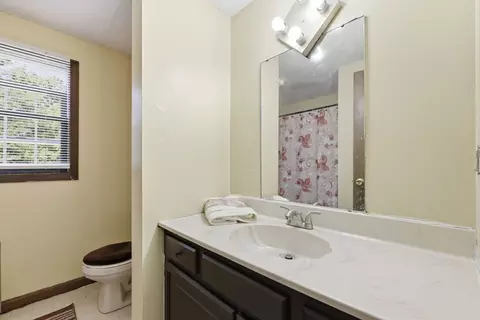 Bath - 164 Arnold Ave, Springfield, MA 01119 photo 4 of 4