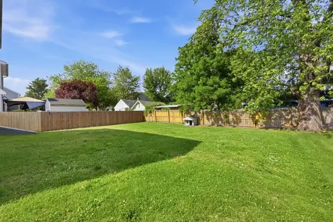 Exterior - 164 Arnold Ave, Springfield, MA 01119 photo 5 of 7