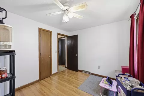 Bedroom - 164 Arnold Ave, Springfield, MA 01119 photo 3 of 9