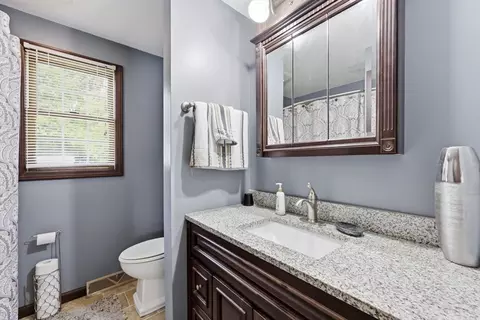 Bath - 164 Arnold Ave, Springfield, MA 01119 photo 2 of 4