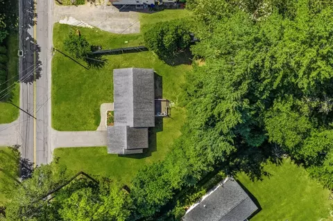 83 Strong St, Easthampton, MA 01027 photo 2