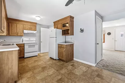 83 Strong St, Easthampton, MA 01027 photo 15