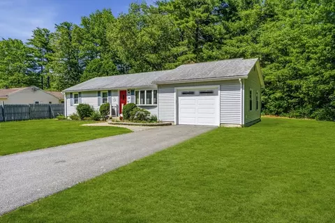 83 Strong St, Easthampton, MA 01027 photo 4