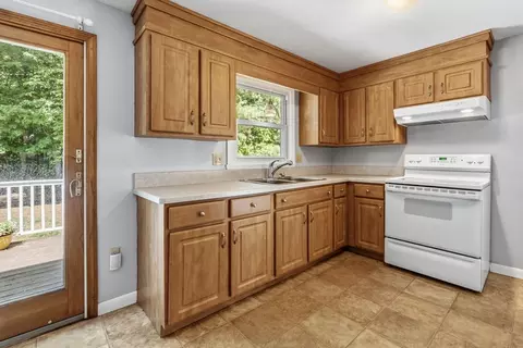 83 Strong St, Easthampton, MA 01027 photo 13