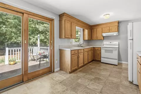 83 Strong St, Easthampton, MA 01027 photo 12