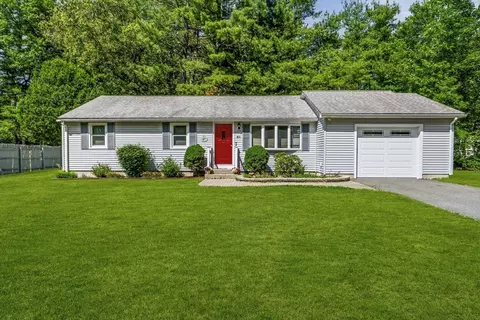 83 Strong St, Easthampton, MA 01027