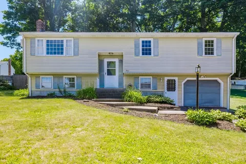12 Sunset Dr, Milford, MA 01757