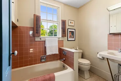 Bath - 34 Pearl St, Marblehead, MA 01945 photo 2 of 2