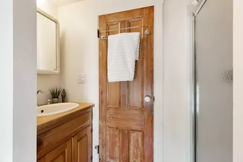 Bath - 34 Pearl St, Marblehead, MA 01945 photo 1 of 2
