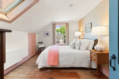 Bedroom - 34 Pearl St, Marblehead, MA 01945 photo 4 of 5