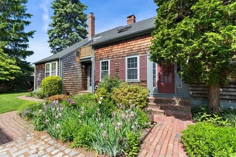 Exterior - 34 Pearl St, Marblehead, MA 01945 photo 3 of 9