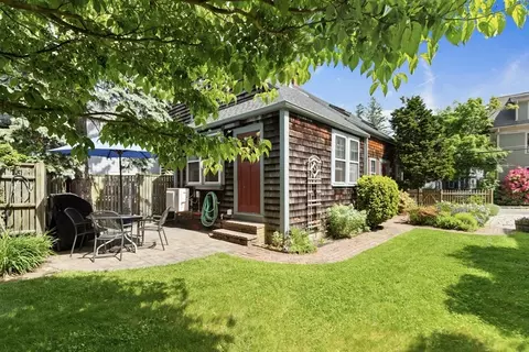 Exterior - 34 Pearl St, Marblehead, MA 01945 photo 5 of 9