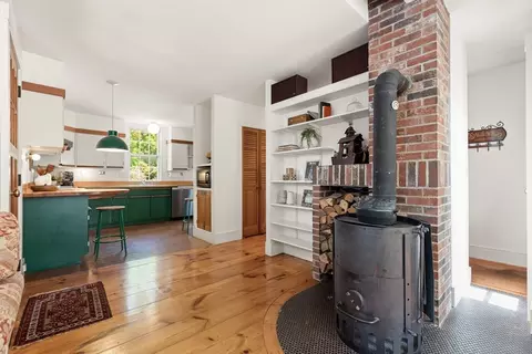 Entry Way - 34 Pearl St, Marblehead, MA 01945 photo 3 of 6