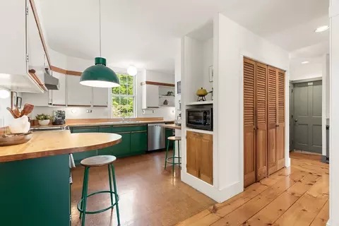 Kitchen - 34 Pearl St, Marblehead, MA 01945 photo 1 of 4
