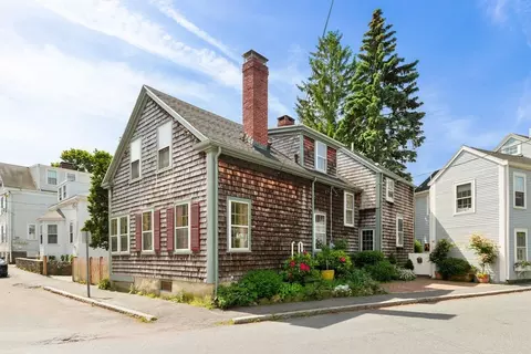Exterior - 34 Pearl St, Marblehead, MA 01945 photo 4 of 9