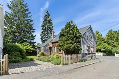 Exterior - 34 Pearl St, Marblehead, MA 01945 photo 2 of 9