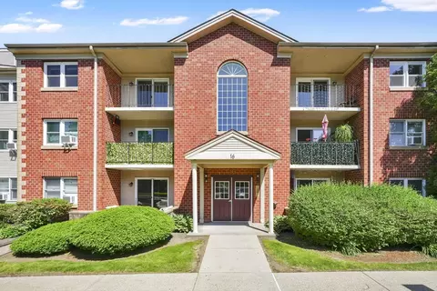 16 Maple Crest Cir #J, Holyoke, MA 01040