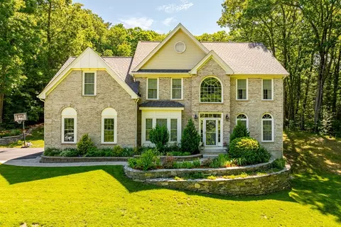 34 Beechwood Cir, Northborough, MA 01532