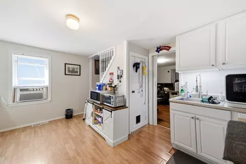 Entry Way - 30 Mazarin St, Springfield, MA 01151 photo 1 of 1