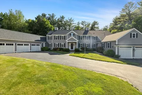 80 Humphreys Ln #80, Duxbury, MA 02332