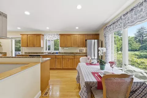 110 Parkerview St, Springfield, MA 01129 photo 3