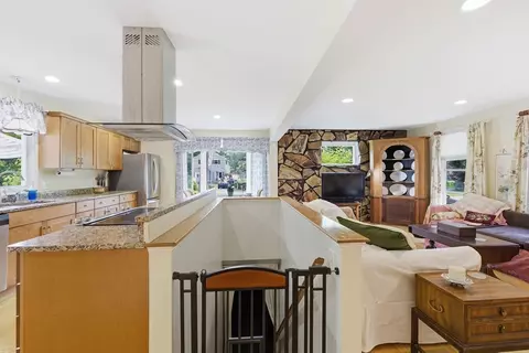 110 Parkerview St, Springfield, MA 01129 photo 5