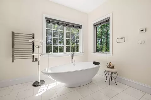 Bath - 129 Rangeley Rd, Chestnut Hill, MA 02467 photo 2 of 6