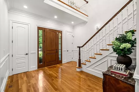 Entry Way - 129 Rangeley Rd, Chestnut Hill, MA 02467 photo 2 of 3
