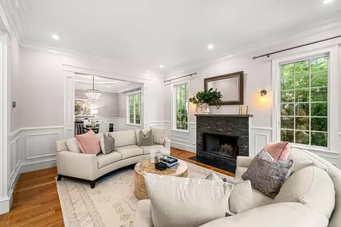 Living - 129 Rangeley Rd, Chestnut Hill, MA 02467 photo 4 of 5