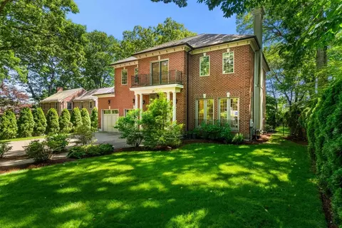 Exterior - 129 Rangeley Rd, Chestnut Hill, MA 02467 photo 3 of 3