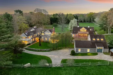111 Slades Corner Rd, Dartmouth, MA 02748