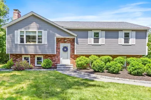 3 Thomas Dr, Franklin, MA 02038