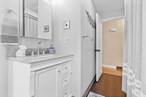Bath - 3 Thomas Dr, Franklin, MA 02038 photo 1 of 3